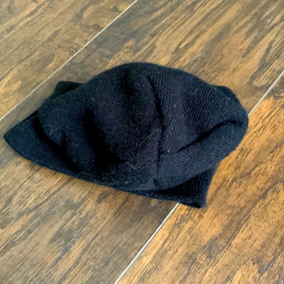 Black pull over beanie cap. No tag with name of brand. - Picture 2 of 3